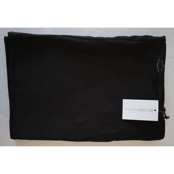 Beyond Yoga Women's One Size Black Lightweight Pocket Infinity Scarf - Picture 13 of 16